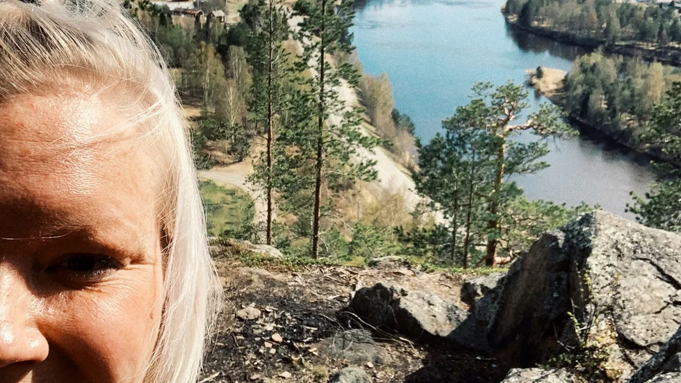 En selfie med vacker utsikt från Hundberget i Älvsbyn.