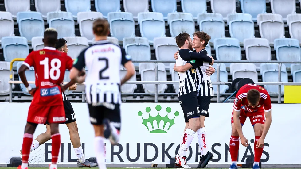 Sylvias Niklas Söderberg jublar efter sitt 1-0-mål mot IFK Luleå.