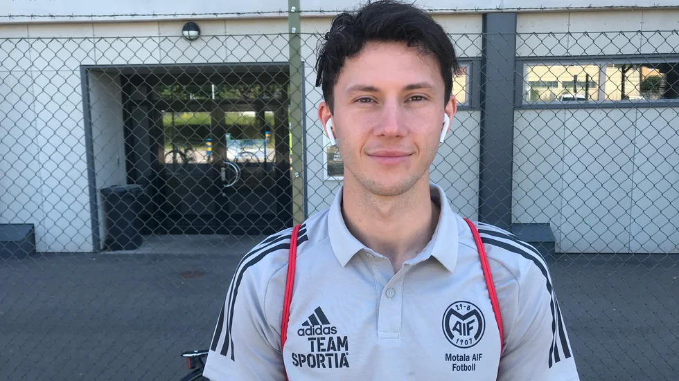 Ivan Rako var startspelare i division 1-premiären, men har haft fotproblem och var inte med i truppen de sista matcherna före uppehållet. "Vi får se om det håller", säger han inför träningsstarten.