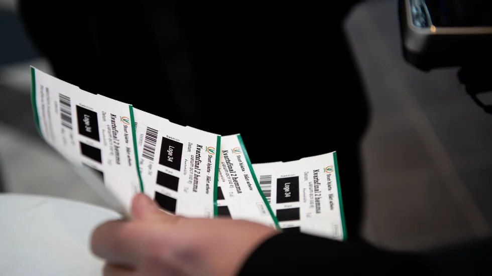 Biljetterna till Hockeyallsvenskan kommer att användas som tidigast 1 oktober.