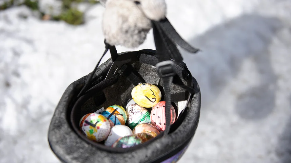 Äggen hade barnen målat själva.