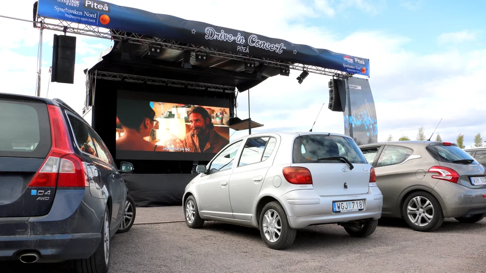 Knappt 20 personer tittade på den första föreställningen. Den andra filmen, Sista natten med gänget, var slutsåld.