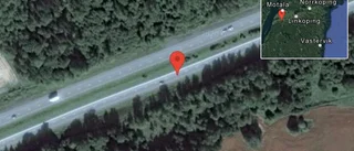Personbil står still på E4 - orsakar problem i trafiken
