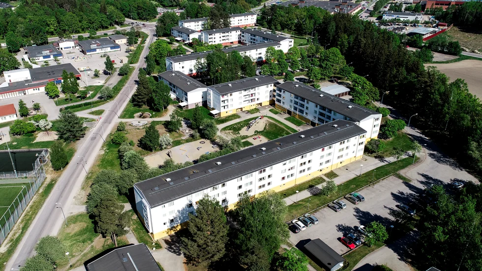 Polisen ryckte på söndagen ut till Lagersberg i Eskilstuna, sedan en man blivit våldsam inne i en lägenhet.