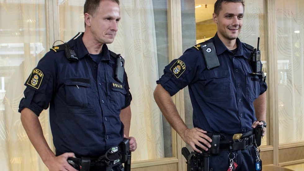 Områdespoliserna Henrik Englund och Ted Bäck.