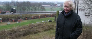Ostlänken dras genom hennes fruktträdgård • Ombeds skicka in läkarintyg: "Undrar de när jag ska dö?"