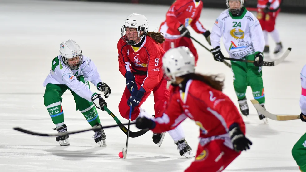 Hanna Nygrens Uppsala Bois, här i en match i fjol, höll jämna steg med AIK i en halvlek innan gästerna gjorde fyra mål och vann.