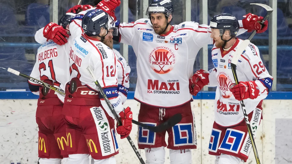Förre VIK-kaptenen tvingas lägga av med ishockeyn. "Tufft, men det fungerar inte längre", säger han.
