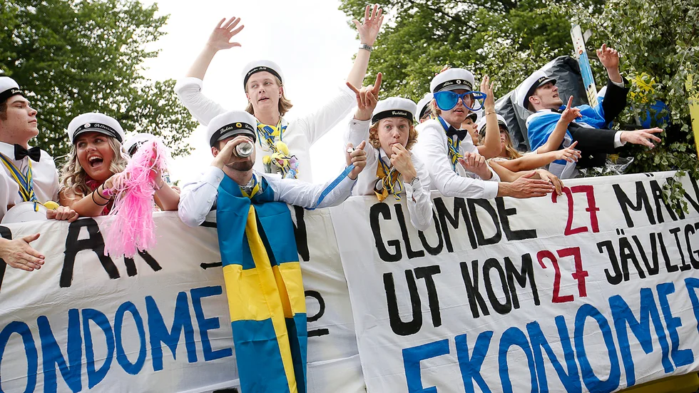 Under den kommande veckan ska Transportstyrelsen komma med ett utlåtande om studentflaken vilket kan öppna upp situationen och ge eleverna rätt till återbetalning, enligt kommunens konsumentvägledare.