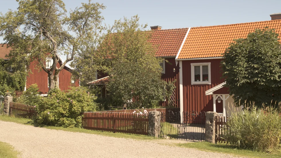 Bullerbyn, denna sköna värld där alla känner alla och eventuella problem lätt kan lösas.