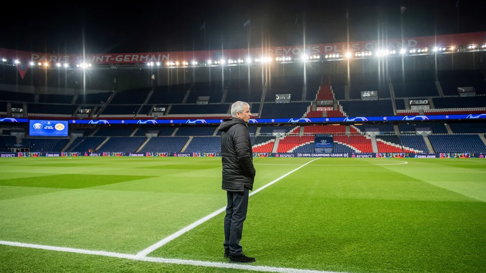 Dortmunds tränare Lucien Favre försöker förbereda sitt lag på spel inför tomma läktare. Precis som laget gjorde i Champions League-matchen mot Paris SG den 11 mars. Arkivbild.