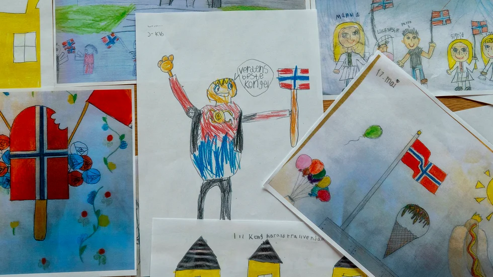 Över tusen teckningar har kommit in till det norska kungaparet inför nationaldagen – eftersom årets firande ser så pass annorlunda ut med tanke på coronapandemin. Kungaparet kommer att ta emot teckningarna på slottet den 17 maj.