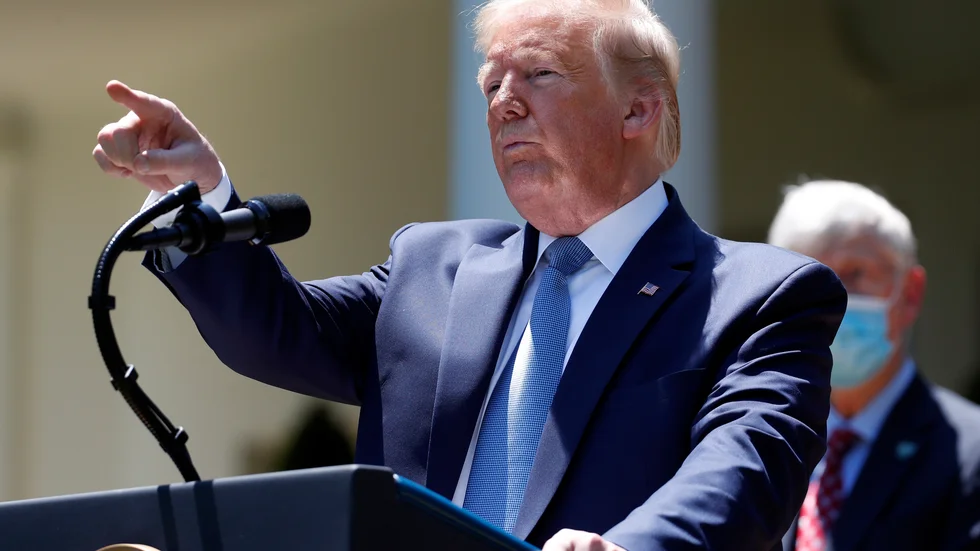 President Donald Trump har avskedat utredaren Steve Linick som sägs ha startat en utredning mot utrikesminister Mike Pompeo.