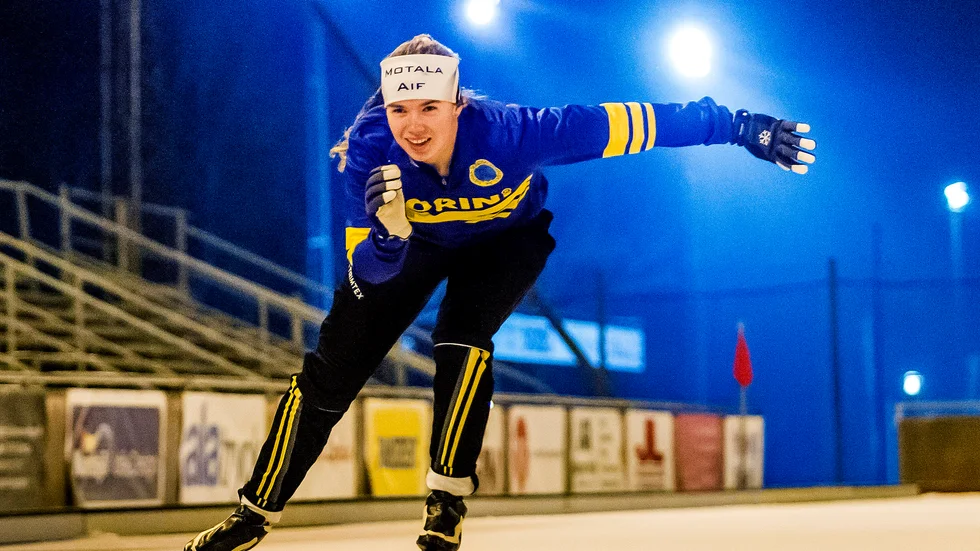 Maif-skrinnerskan Tina Svensson är en av åtta skridskoåkare som ingår i SOK:s satsning, olympisk offensiv, med OS 2026 som mål.
