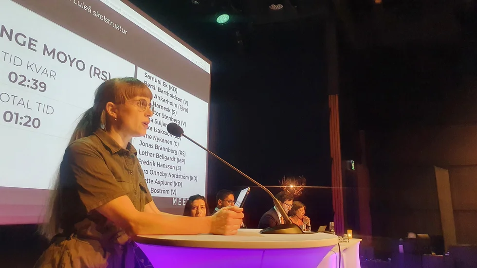 Gruppledaren Liv Shange Moyo, Rättvisepartiet Socialisterna föreslår köpstopp för managementkonsulter i en motion till kommunfullmäktige. 