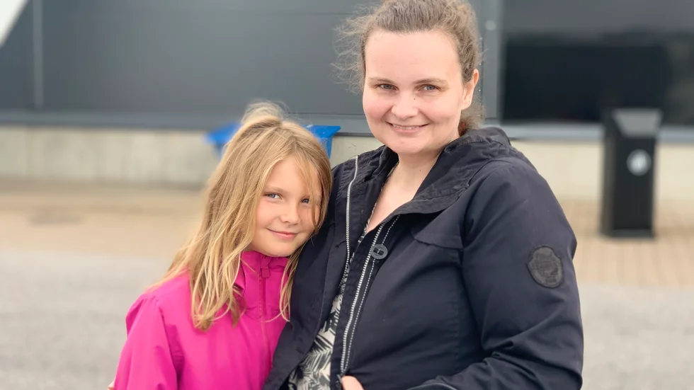 Maria Gilstig med dottern Saga.

– Jag har varit sjuk i flera veckor, det enda positiva skulle väl vara att vi har fått mer tid tillsammans och att Saga inte behövt vara på fritids. 

