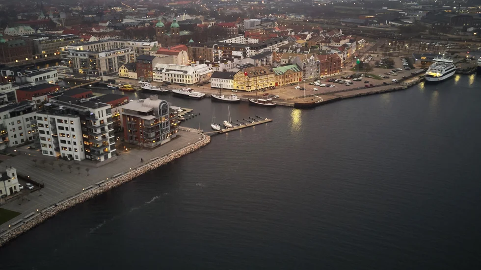 En kvinna med rollator föll i vattnet i en hamn i Landskrona och miste livet. Arkivbild.