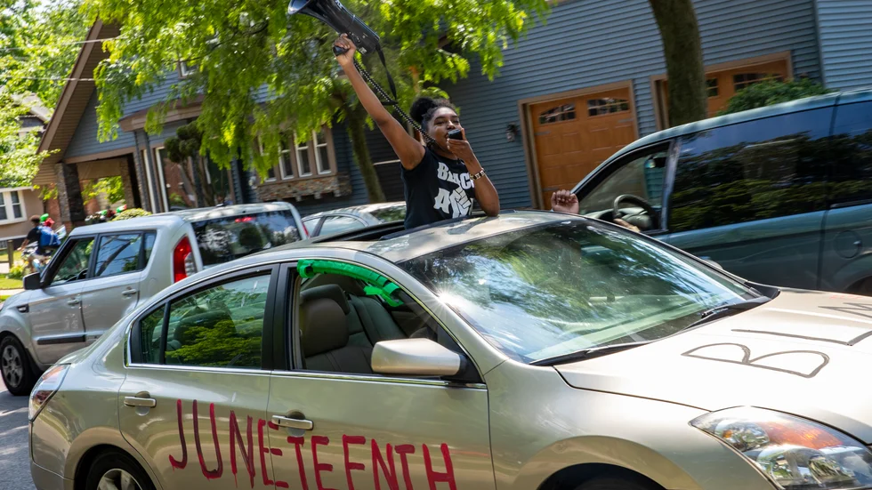 Två människor har dödats och sju skadats i samband med en skjutning under en gatufest för att fira minnesdagen Juneteenth, i staden Charlotte i North Carolina i USA. På bilden visas Juneteeth-firande i delstaten Michigan.