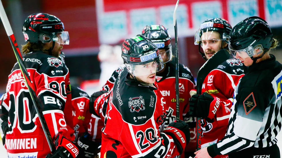 "Jag har ställt upp för dem, och trodde att jag åtminstone skulle få komma och träna", säger Tommy Wargh.