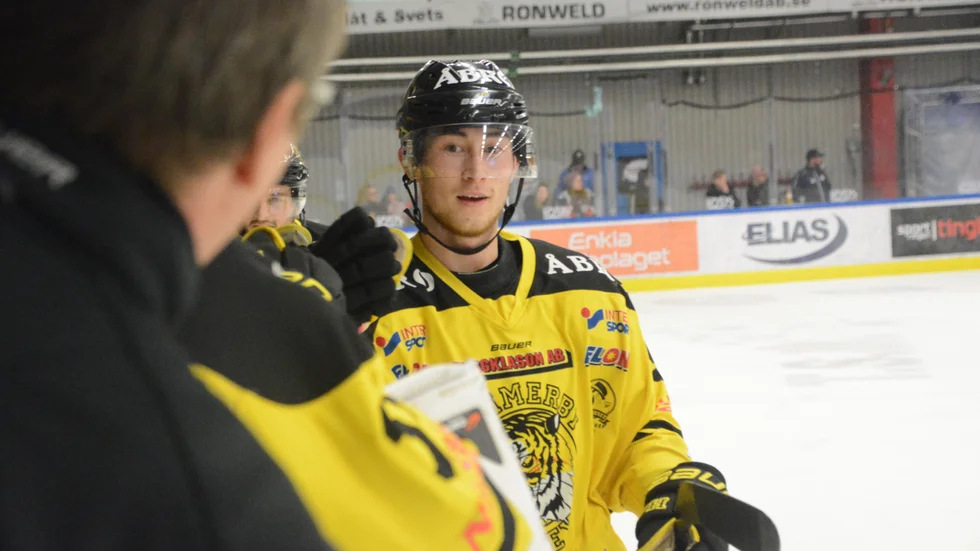 Anton Carlsson visade vägen med 1-0 mot Hanhals.