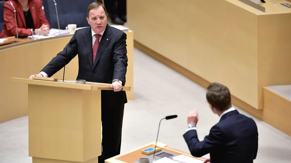 I invandringsfrågan behöver Stefan Löfven och hans socialdemokrater av allt att döma välja mellan Ulf Kristersson (M) och Isabella Lövin (MP). Svårt val förstås. Men ändå lätt. 