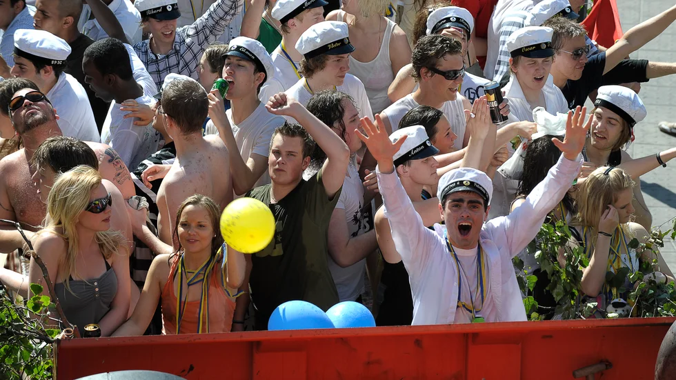 Insändarskribenten menar att restriktioner inför studenten är Folkhälsomyndighetens rekommendationer. Det har inget att göra med polisen utan rekommendationerna är från regeringen.