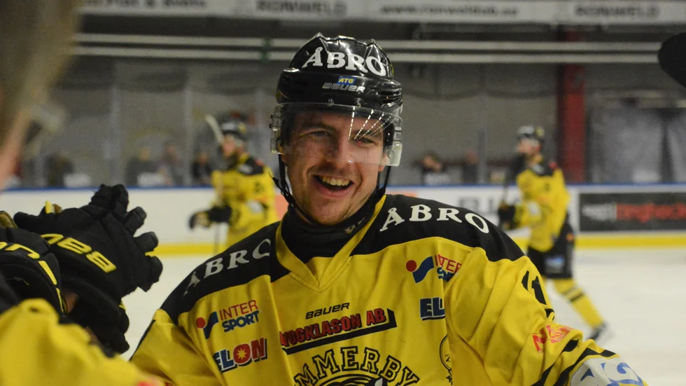 Mattias Wigley valde inför förra säsongen spel i Allsvenskan med Västerviks IK. Nu kör han vidare en säsog till. Wigley var under flera säsonger en bärande spelare i VH. 