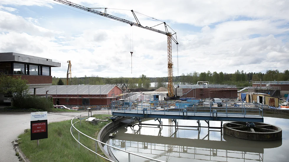 I ansökan om tillstånd enligt miljöbalken yrkar Sörmland vatten på att utöka verksamheten samt att muddra i Djulösjön.
