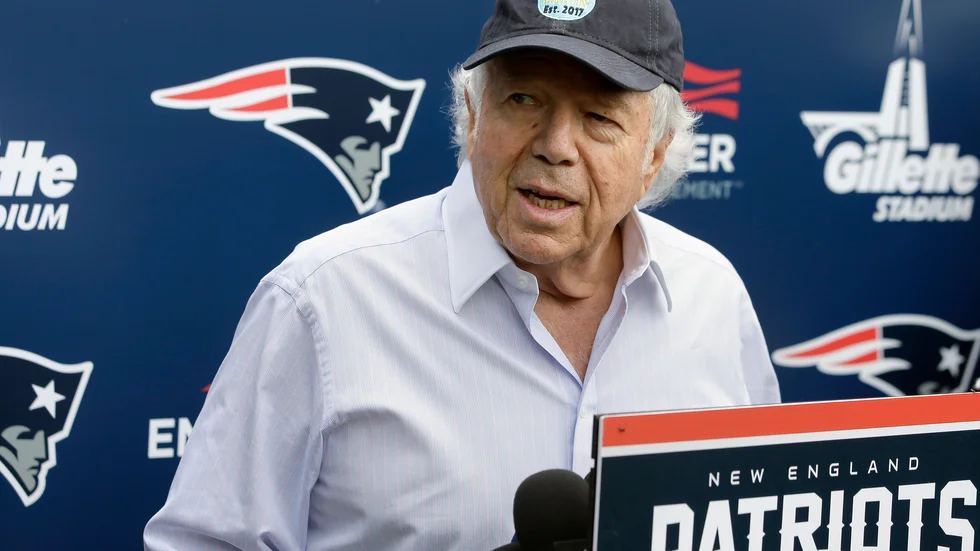 New England Patriots ägare Robert Kraft sålde en Super Bowl-ring och ska skänka pengarna till välgörande ändamål. Arkivbild.