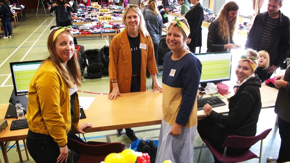 Linda Ogebrink, Emma Blixt, Sara Rundberg Greén och Johanna Krantz har gjort succé med sin Begagnatmarknad för barn och i vår är evenemanget tillbaka efter ett två år långt pandemiuppehåll.