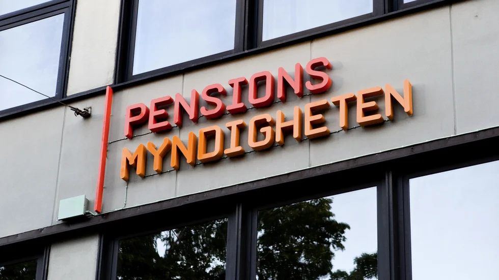 Pensionsmyndigheten kräver att en pensionär från Norrköping betalar tillbaka drygt 60 000 kronor i felaktigt bostadstillägg.