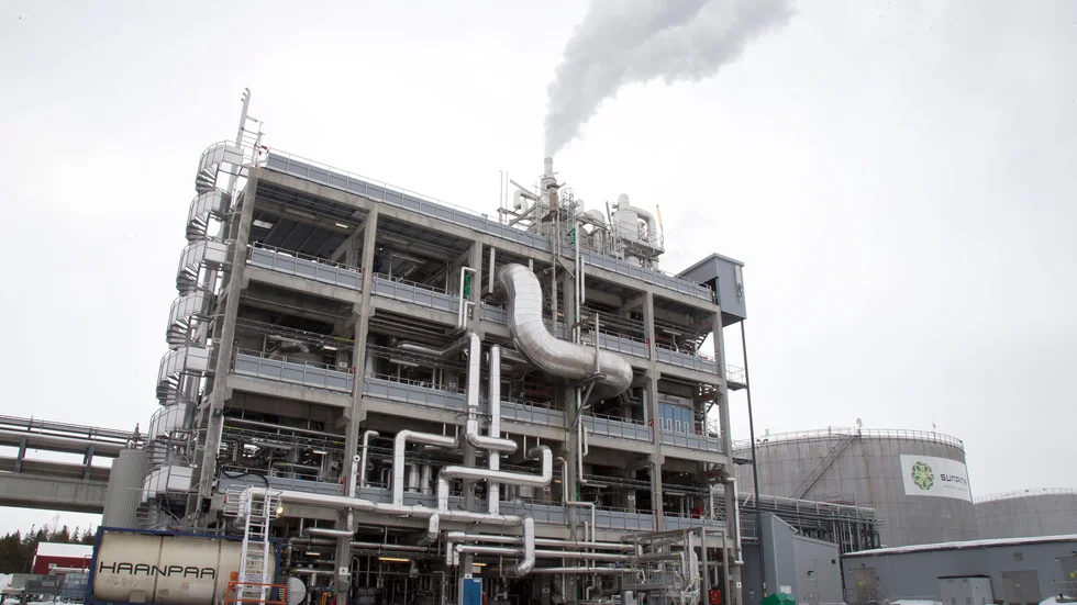 Sunpine har precis färdigställt byggnationen av bolagets nya fabrik för framställning av hållbar talldiesel. Den nya fabriken står intill den befintliga. (Arkivbild)