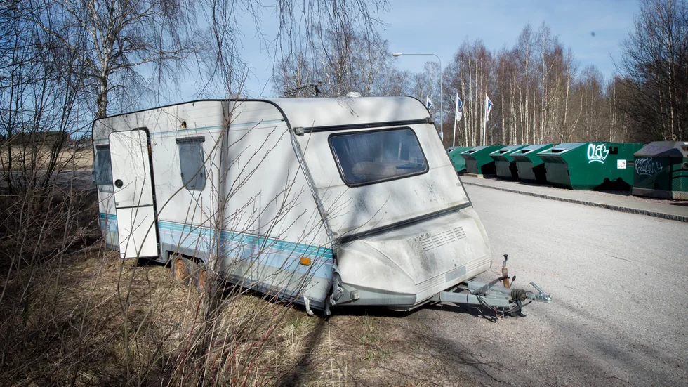 Dumpade husvagnen vid återvinningscentralen i Vagnhärad.
