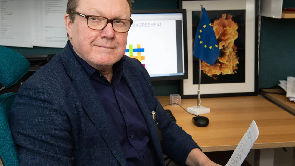 Anders Sönnerborg, professor i klinisk virologi och infektionssjukdomar vid Karolinska institutet, tror att coronavirusets spridning kommer att lugna ned sig när vi går in i juni månad. 