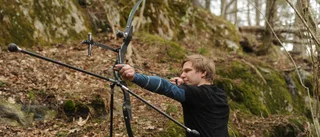 Jonatan laddar om ute i skogen