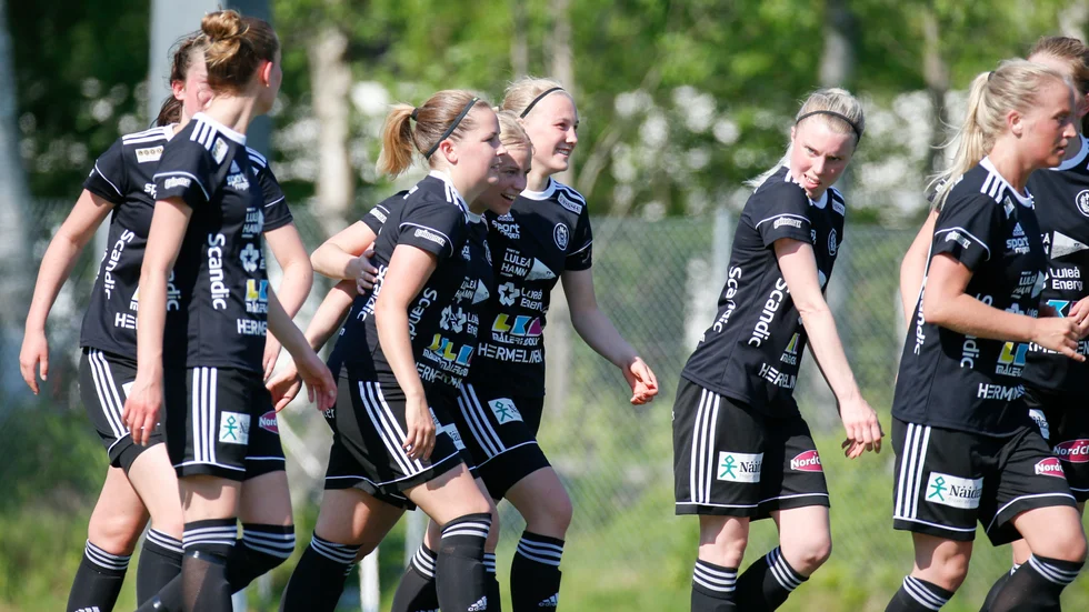 I och med att nu även träningsmatcher plockas bort blir fotbollsäsongen allt mer osäker.