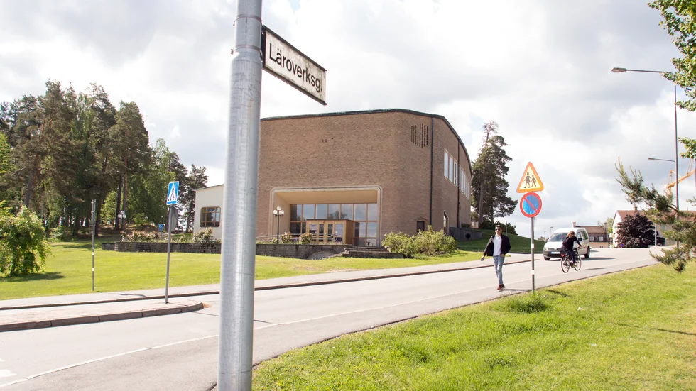 Några högstadieelever berättar om trängsel i korridorerna på Järvenskolan, det bör skolan göra något åt.