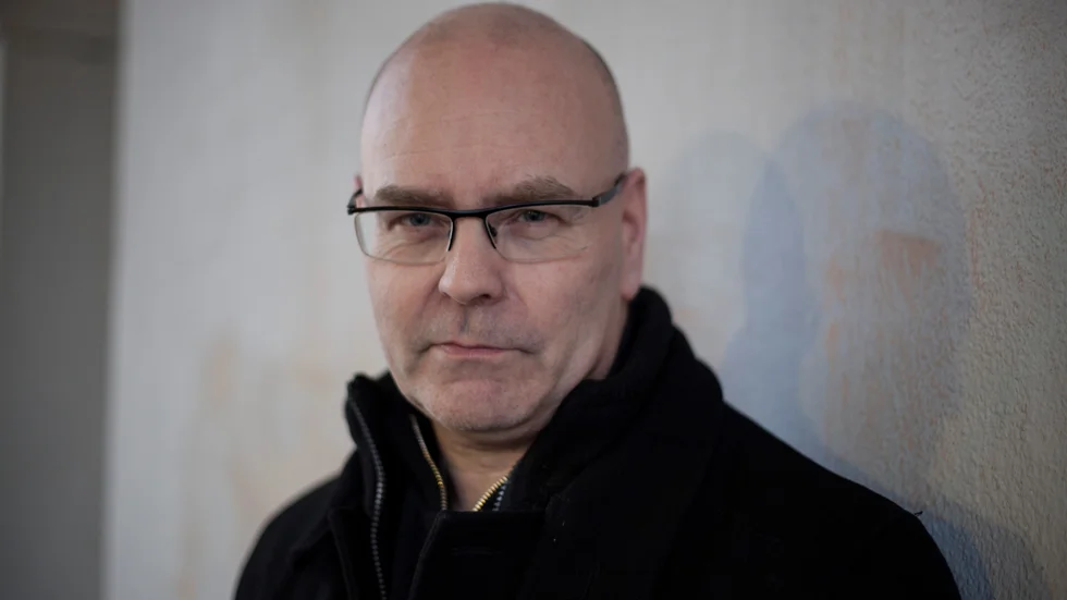 Uppsalabon Johan Brännström är journalist och har en bakgrund som filmmanusförfattare. I sommar debuterar han som romanförfattare med "Feber".