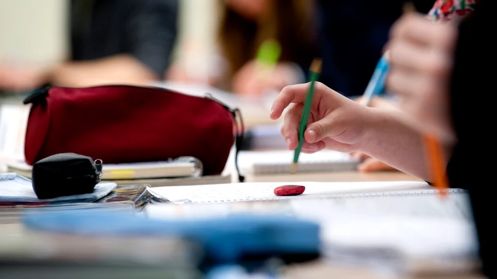 Rektorer vittnar om att de privata skolorna ringer dem för att höra om eleverna som står i deras kösystem har problem av något slag. Skriver Annelie Danling Brash.