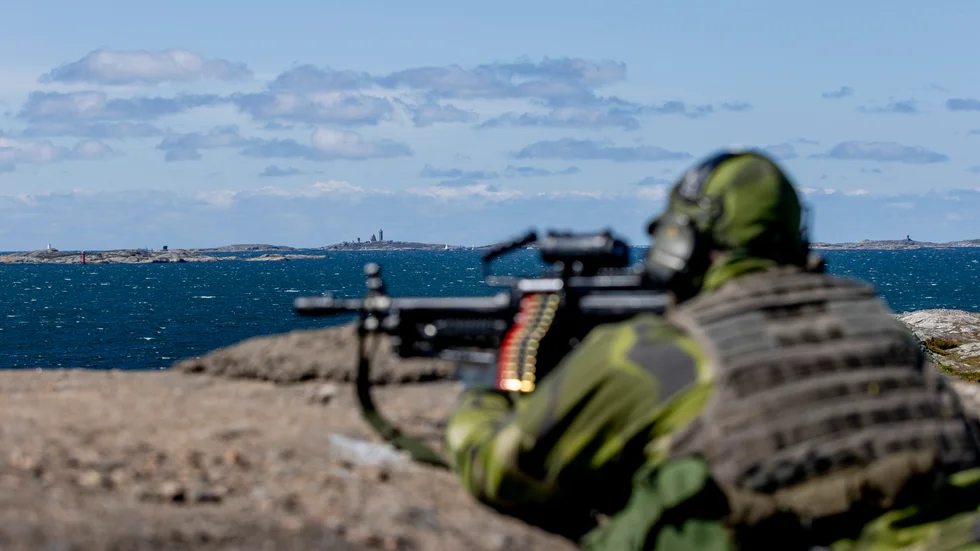 M vill satsa mer pengar på Försvaret.