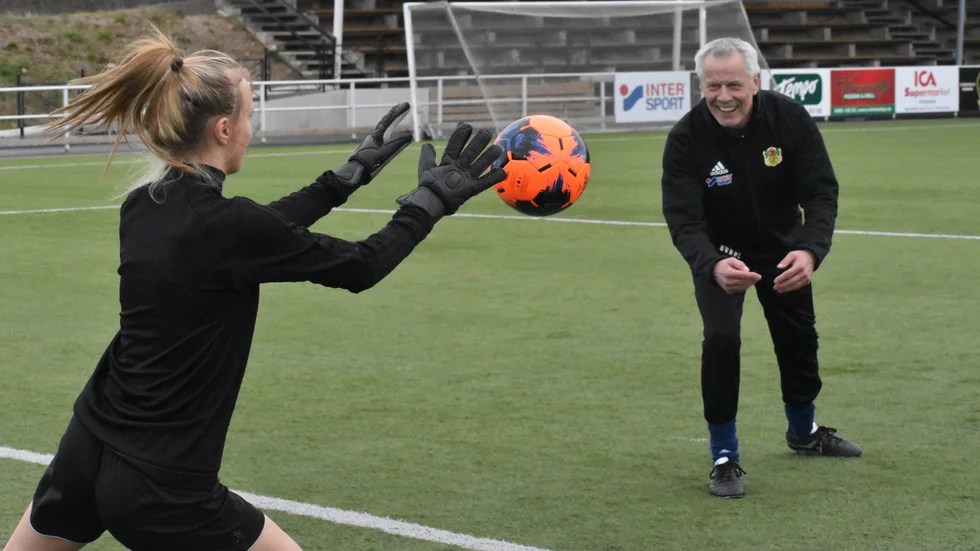 Här ses Mikael Krantz på en träning med Vimmerby IF. Han kan summera en säsong där han bland annat varit målvaktstränare i allsvenska Växjö DFF. 