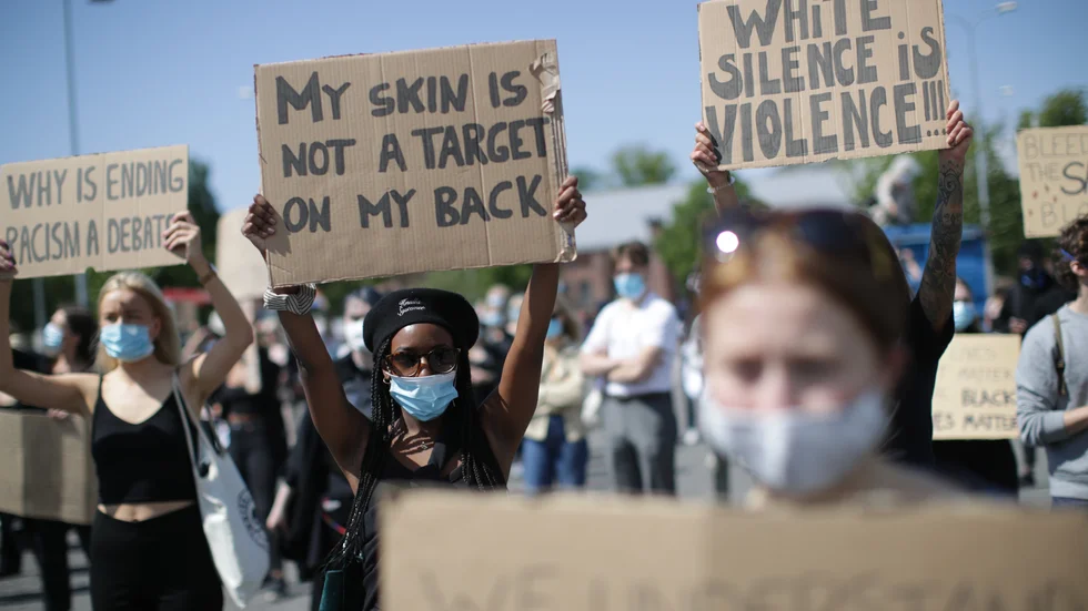 Black lives matter-demonstration på Heden i Göteborg i söndags. Redan innan den har dragit i gång är flera hundra personer på plats.