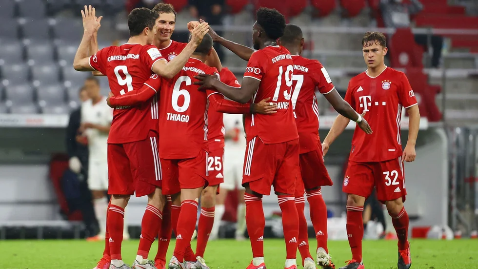 Bayern München-jubel efter Robert Lewandowskis segermål mot Frankfurt.