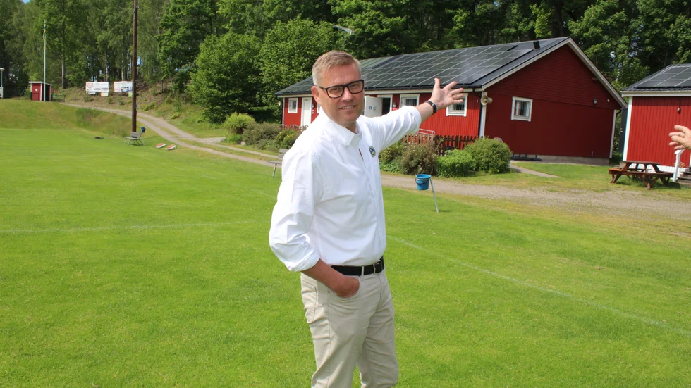 Johan Råsbrink från RF-SISU Östergötland som medfinaniserat projektet med solceller på hustaken hos Sonstorps IK.