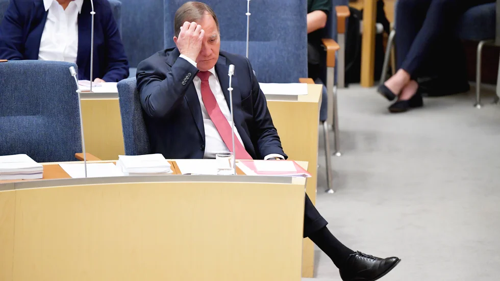 Hur Stefan Löfven än gör så får han problem.