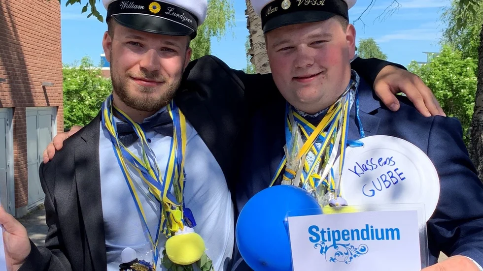 Glada vvs-studenter som på fredagen mottog varsitt branschstipendium. William Lundgren Andersson och Max Wikdahl.