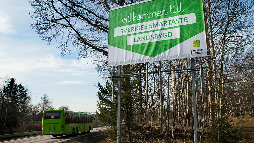 Många kommuner har skaffat digitala skyltar vid infartslederna. Skyltarna informerar om evenemang och annat i kommunen. Här är en icke-digital skylt i Vingåker.