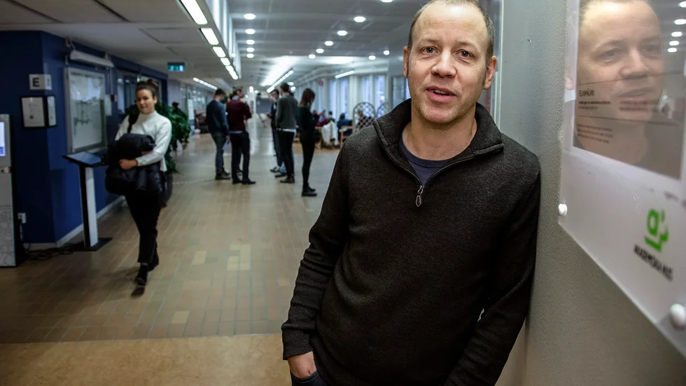 Mikael Elinder, nationalekonom vid Uppsala universitet, kan inte påminna sig att ekonomin någon gång tidigare tvärnitat så snabbt som nu. "Det som är väldigt annorlunda med den här lågkonjunkturen jämfört med tidigare är att det är produktiva företag som slås ut", säger han. 