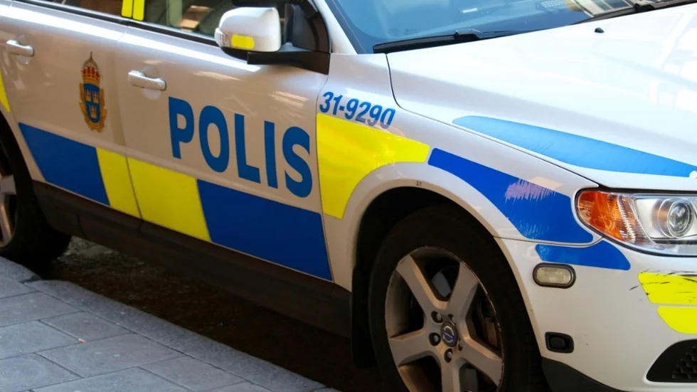 När mannen blivit alltför hotfull gick kvinnan in i butiken för att ta skydd.