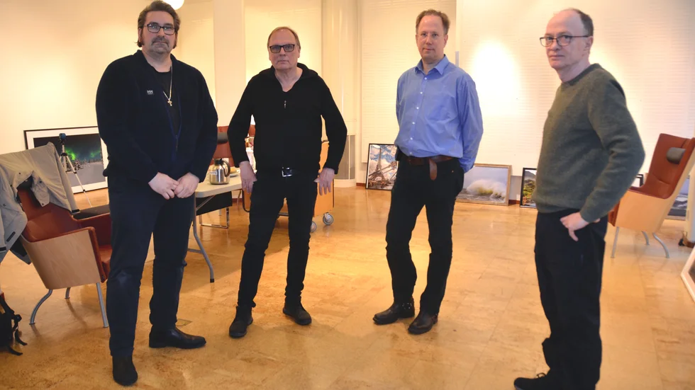Krister Rask, Lennart Åström, Peter Asplund och Torbjörn Johansson i förberedelserna inför utställningen.